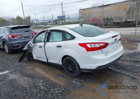 2013 Ford Focus S z USA, uszkodzony, nr VIN 1FADP3E27DL112006